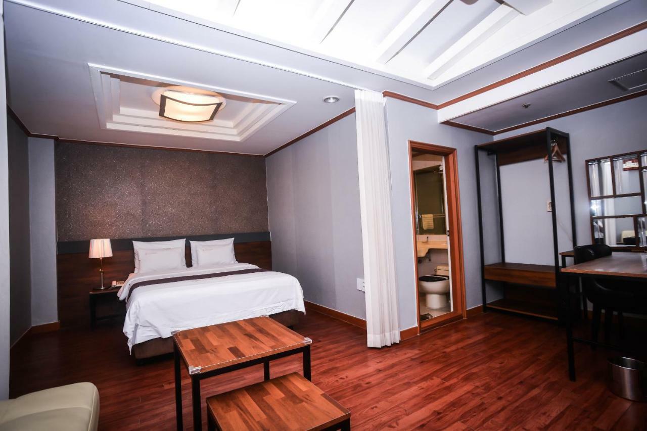 Hotel Noblesse Seoul Exterior foto